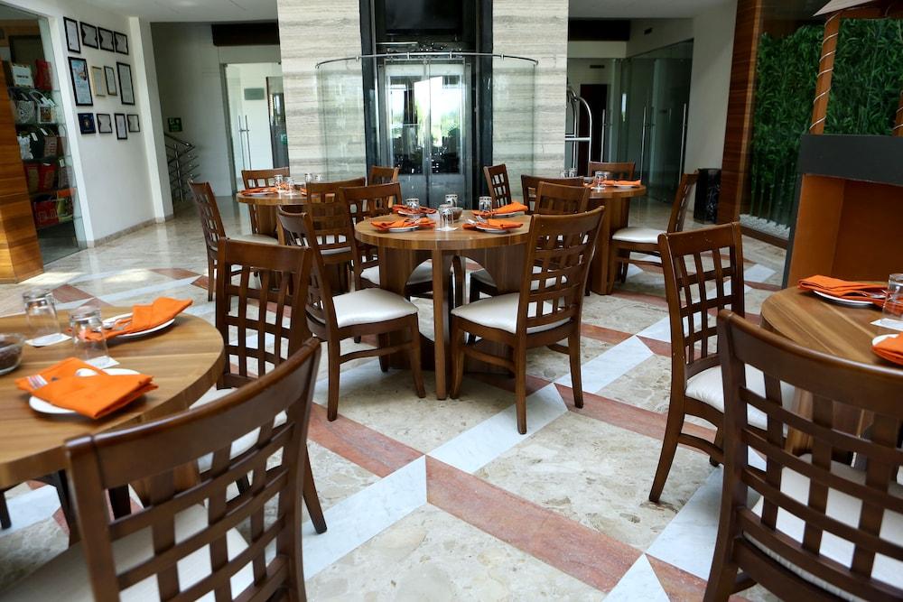 The Fern Residency Mundra Hotel Buitenkant foto