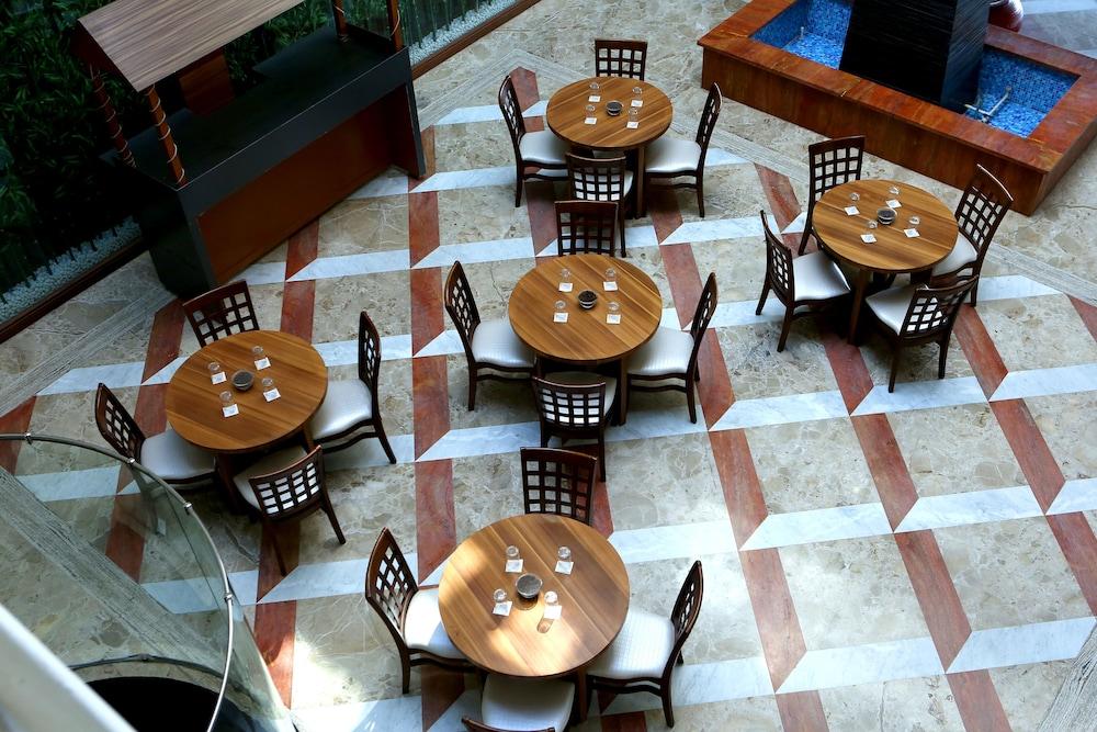 The Fern Residency Mundra Hotel Buitenkant foto