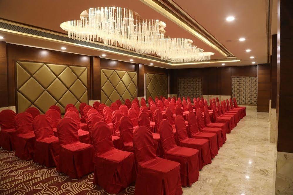 The Fern Residency Mundra Hotel Buitenkant foto