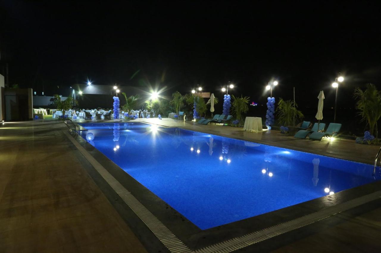 The Fern Residency Mundra Hotel Buitenkant foto